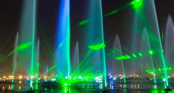 Outdoor Laser Show Beam Projection in Mist
